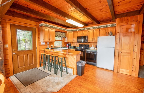 Jackman Cabina | 3BR Cabin –Snowmobilers and Hunters Paradise