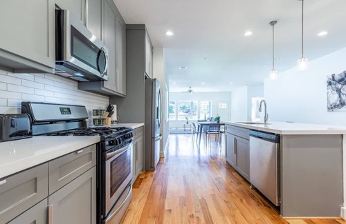 Lawndale/ Wayside Casa | 3BR Comfy Bungalow 1747! Medical Center, Stadiums! ⭐️⭐️⭐️⭐️⭐️