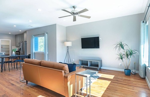 Lawndale/ Wayside Casa | 3BR Comfy Bungalow 1747! Medical Center, Stadiums! ⭐️⭐️⭐️⭐️⭐️