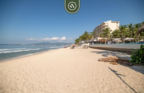 Flamingos Apartamento | 3BR Condo in the Krystal Grand Hotel - Beach