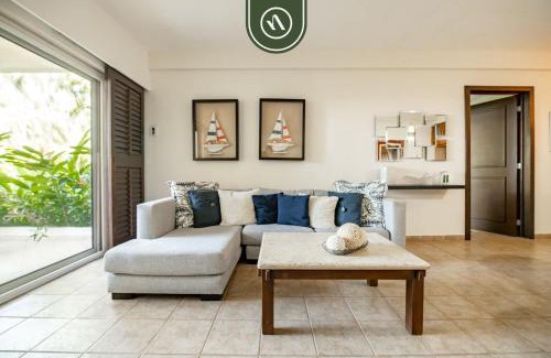 Flamingos Apartamento | 3BR Condo in the Krystal Grand Hotel - Beach