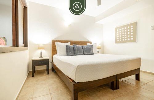 Flamingos Apartamento | 3BR Condo in the Krystal Grand Hotel - Beach