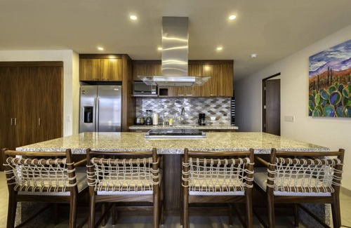 Libertad Apartamento | 3BR Condo: Partial Sea View, Pool & Jacuzzi