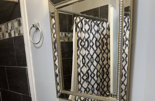 Bermuda Casa | 3BR Cozy Bungalow Apt. Minutes to Ft Gregg- VSU- VCU- MCV- Winery & Hospitals.