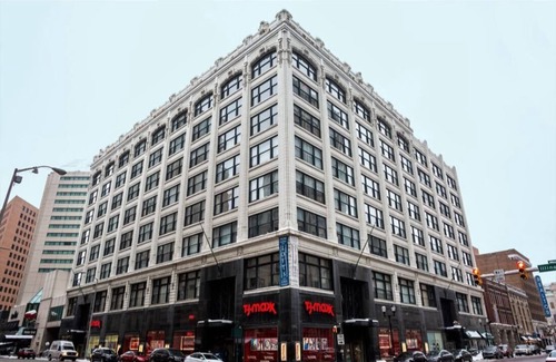 Mile Square Apartamento | 3BR CozySuites at The Block