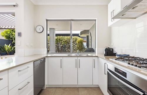 North Fremantle Casa | 3BR Family Retreat, 7 min Walk to Beach & Cafes