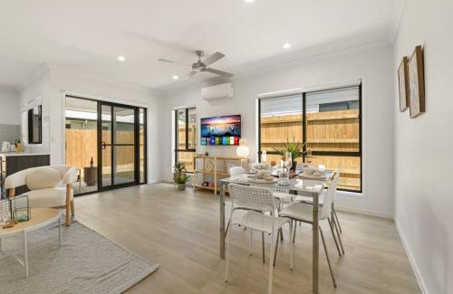 Browns Plains Casa | 3BR home with cozy interior design