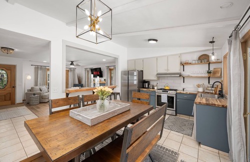 San Carlos Casa | 3BR Poolside Escape Sleeps 10 + Dogs Welcome!