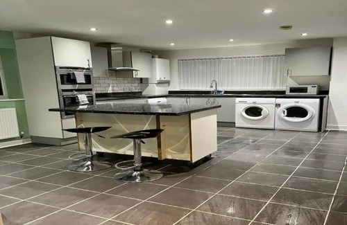 Birkenhead Casa | 3BR Prenton,Wirral close to Liverpool,Chester&local beaches 4xTvs,fastWIFI