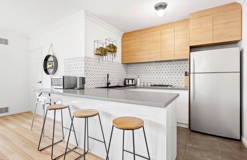 Applecross Casa | 3BR Serene Family Retreat in Prestigious Suburb