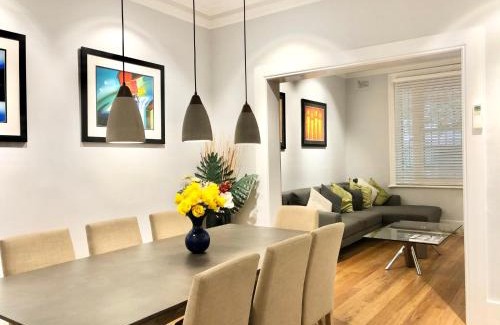 Pyrmont Casa | 3BR Terrace House in Darling Habour, next to ICC and The Star, Sydney CBD, Free parking