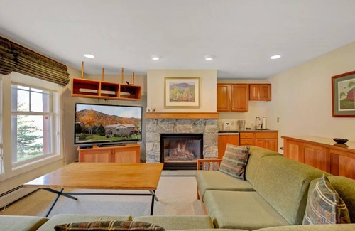 Central Vermont- Killington Casa | 3BR w Incredible View, Hot Tub & Sauna