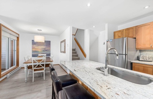 Whistler Creekside Casa | 3BR | Whistler Creek Ridge | Ski-in/Ski-out | Private Hot Tub | Private Patios w/ BBQ | Fireplace