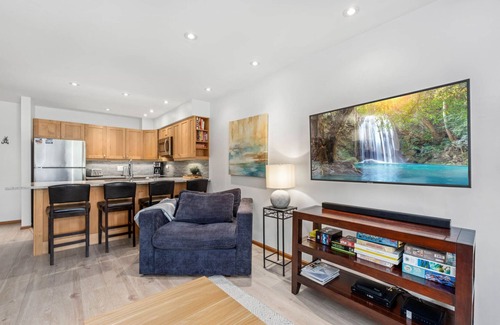 Whistler Creekside Casa | 3BR | Whistler Creek Ridge | Ski-in/Ski-out | Private Hot Tub | Private Patios w/ BBQ | Fireplace