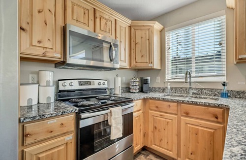 Layton Casa | 3BR with King Bed Near Hill AFB and Davis Conference Center