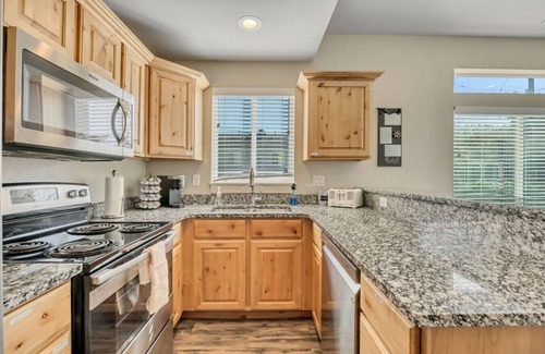 Layton Casa | 3BR with King Bed Near Hill AFB and Davis Conference Center