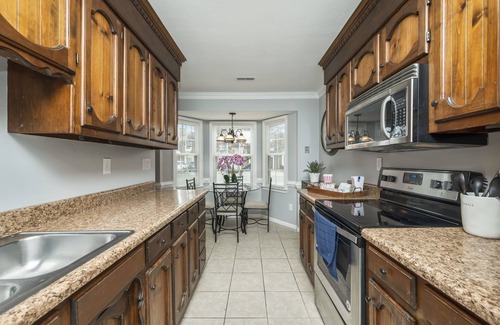 Portsmouth Casa | 3D Theater plus Dock on Small Lake