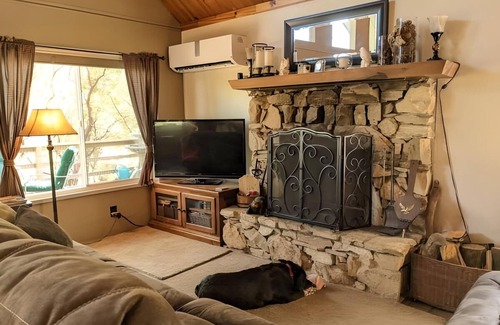 Wishon Cabina | 3min to Bass Lake: Yosemite Retreat Cabin, 2-Story, Forest, Boat Parking