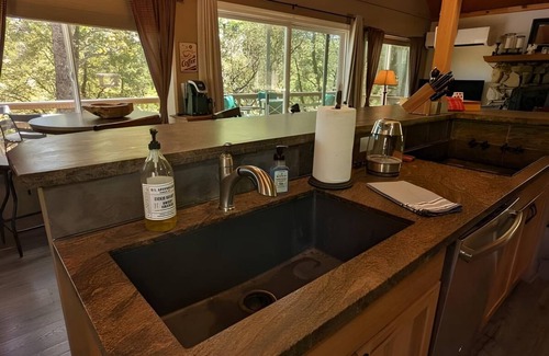 Wishon Cabina | 3min to Bass Lake: Yosemite Retreat Cabin, 2-Story, Forest, Boat Parking