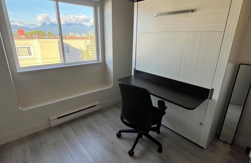 Kitsilano Apartamento | 3min walk to beach, restaurants & groceries steps out the door, bus route 99/02