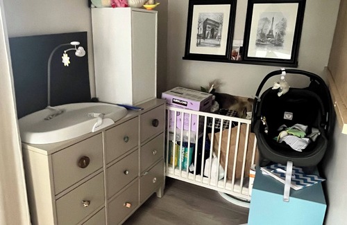 Kitsilano Apartamento | 3min walk to beach, restaurants & groceries steps out the door, bus route 99/02