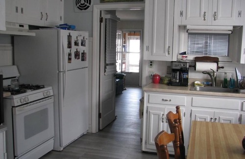 Surf City Casa | 3rd from the beach!! Super Cute Bungalow!!