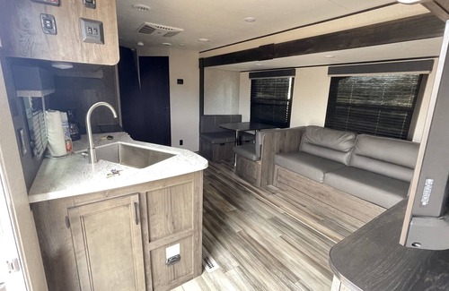 Moreno Valley Casa | 3RV/ parking/Netflix/ private/excellent location