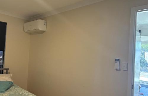 Bibra Lake Apartamento | 3x1 unit at back of main house