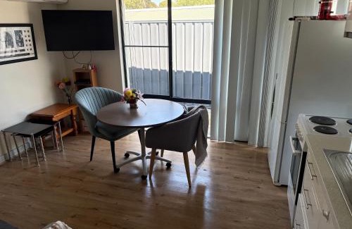 Bibra Lake Apartamento | 3x1 unit at back of main house