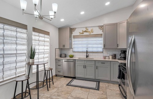 Sanford Casa | 4/2 💎Gem: Pool, King Bed, Game & Bunk Room, Patio, 🏌️Golf, 5 ⭐ Location!