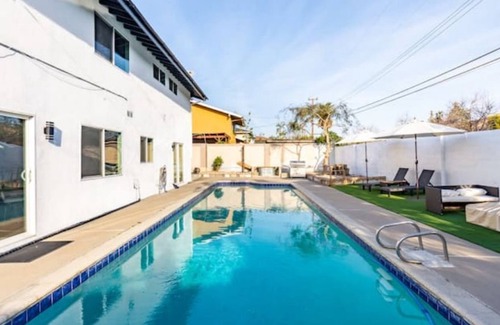 East Whittier Casa | 4/5 BR near Disney w/ pool, jacuzzi, dry sauna, ice bath, and fully equipped gym