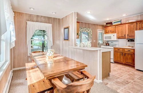 Lexington Casa | ¡4 acres, 4 habitaciones y más de 110 pies de playa en el lago Hurón!