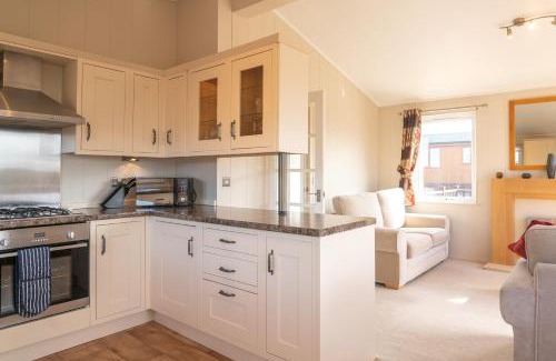 Mullacott Casa | 4 Atlantic Crescent Lodge - 2 Bed-Sleeps 4-TJS4AC