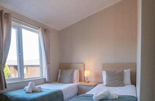 Mullacott Casa | 4 Atlantic Crescent Lodge - 2 Bed-Sleeps 4-TJS4AC