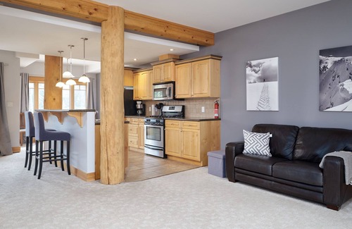 Kootenay Boundary Casa | 4 BD/3.5BA Redstone Chalets B