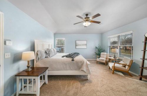 Tulsa Casa | 4 Bdrm, 3ba,fire Pit, Grill, 1 Block To Tu