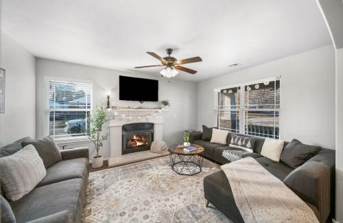Tulsa Casa | 4 Bdrm, 3ba,fire Pit, Grill, 1 Block To Tu