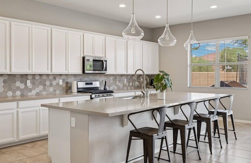 Maryvale Casa | 4 Bdrm - Minutes from Westgate & Cardinals Stadium