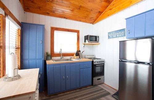 Greenbush Cabina | 4 Beachfront Cottages - New Bathrooms and Roofs!