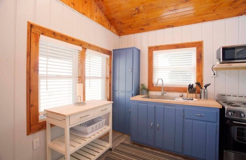 Greenbush Cabina | 4 Beachfront Cottages - New Bathrooms and Roofs!