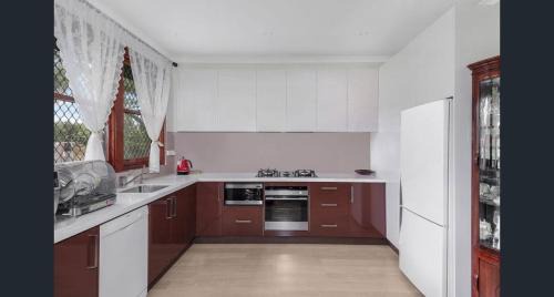 Westmead Casa | 4 Bed, 1 Wash and Extra Toilet - Close to Parramatta CBD - Full House