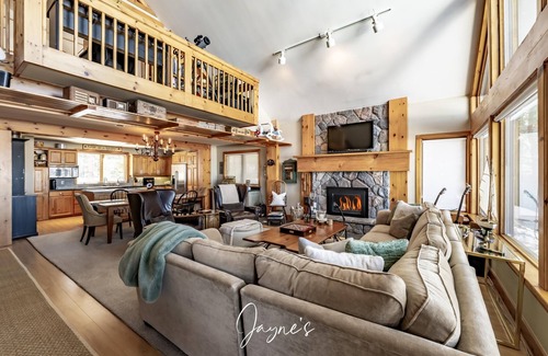 Bracebridge Cabaña | 4 bed 2 bath cottage on Lake Muskoka