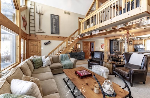 Bracebridge Cabaña | 4 bed 2 bath cottage on Lake Muskoka