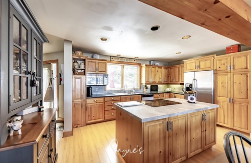 Bracebridge Cabaña | 4 bed 2 bath cottage on Lake Muskoka
