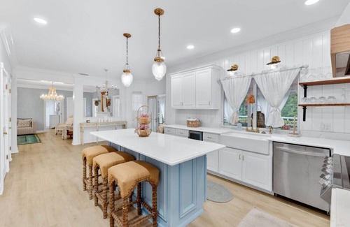 Biggar Casa | 4-Bed 4 bath 2 kitchens - Pool, Lanai, BBQ