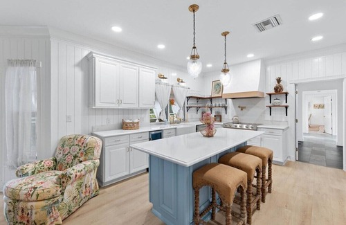 Biggar Casa | 4-Bed 4 bath 2 kitchens - Pool, Lanai, BBQ