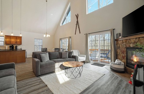 Lackawaxen Casa | 4 Bed/4 Bath Lake & Ski House - 2 King Suites!