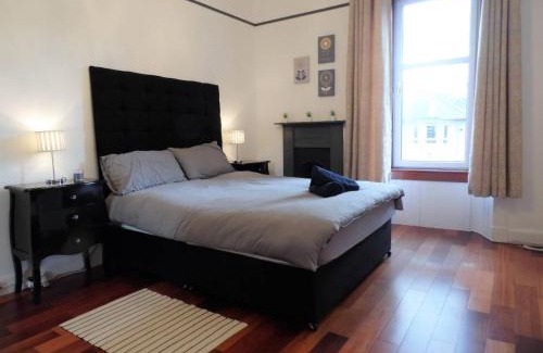 Paisley Apartamento | 4 Bed Apartment, Paisley - Near GLA Airport