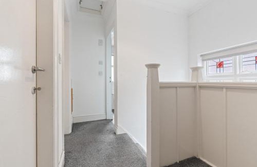 Bramcote Casa | 4-Bed Beeston Getaway - Free Parking