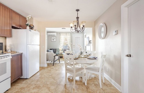 Saint-Jean-Sur-Richelieu Casa | 4-bedroom family home-Garden, Spa, BBQ, 3 free parking spaces!